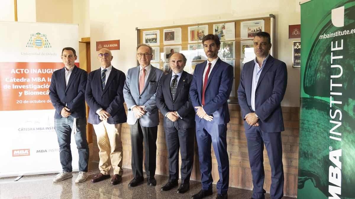 De Izquierda a derecha, Jorge Roces, profesor de la Universidad de Oviedo y codirector de la Cátedra;  José Antonio Vega, decano de la Facultad de Medicina y Ciencias de la Salud y codirector de la Cátedra; Carlos Marina, CEO de MBA SURGICAL EMPOWERMENT; Ignacio Villaverde, Rector de la Universidad de Oviedo; Pablo Roza, MBA Institute Manager y secretario de la Cátedra y Juan Carlos Campo, director de la Escuela Politécnica de Ingeniería de Gijón.