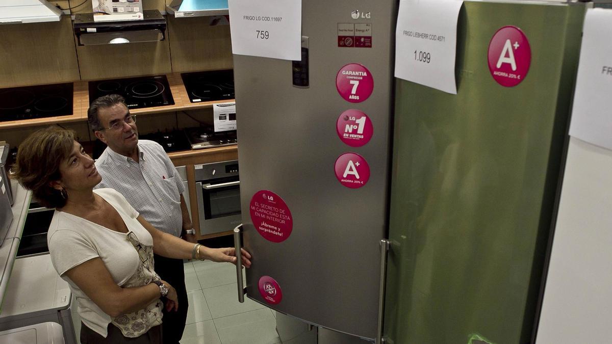 Las ventas de grandes electrodomésticos se incrementaron un seis por ciento en 2015, según FAEL. / El Correo