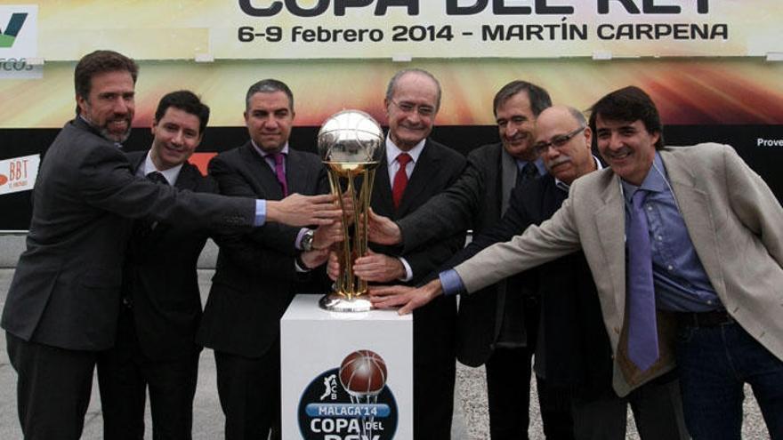 Autoridades, en la puesta de largo de la Copa de Málaga´14.