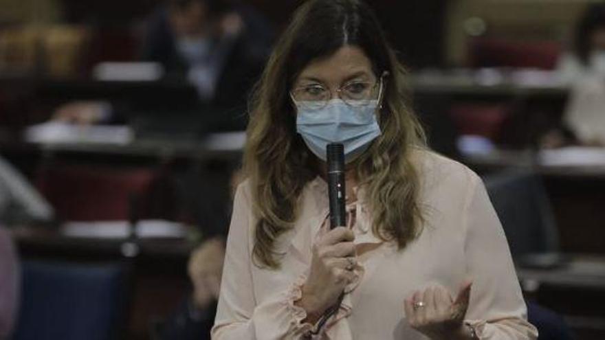 Die balearische Gesundheitsministerin Patricia Gómez am Mittwoch (9.12.) im Parlament in Palma de Mallorca