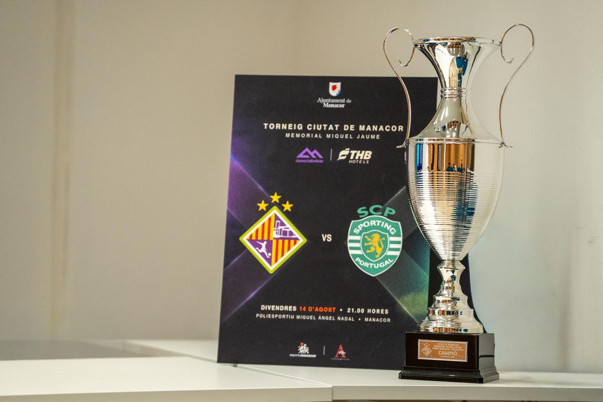 Imagen de la copa del Ciutat de Manacor por la que lucharán Palma Futsal y Sporting de Portugal este viernes.