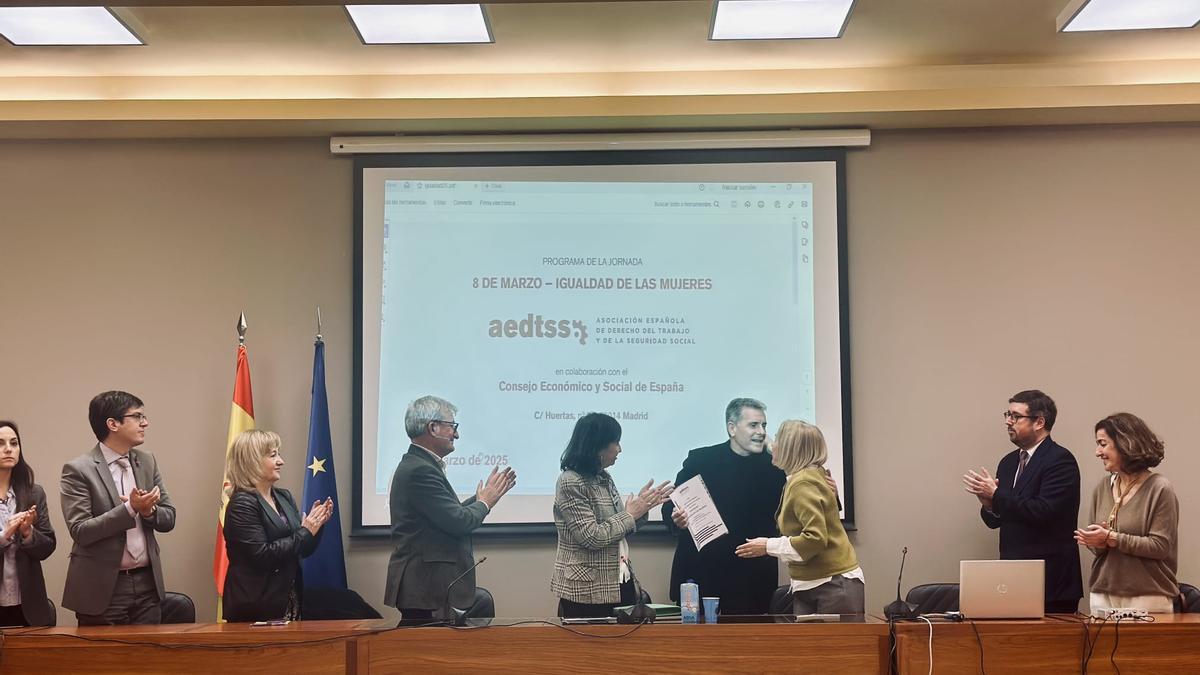 Alberto Arufe Varela al recoger el premio