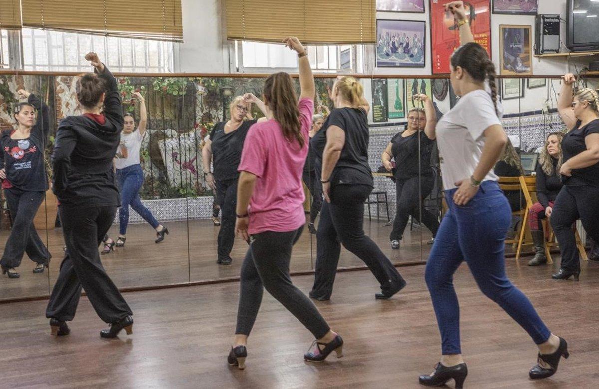 Clase de flamenco en el Baix Llobregat a cargo de Ana Márquez