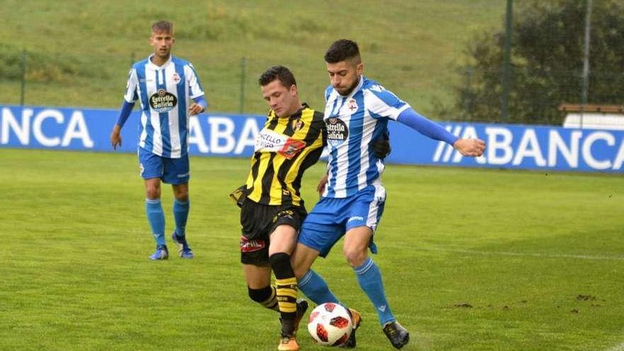 Javi Sánchez, del Rápido, durante el encuentro de la primera vuelta en Abegondo. // Arcai/Roller Agencia