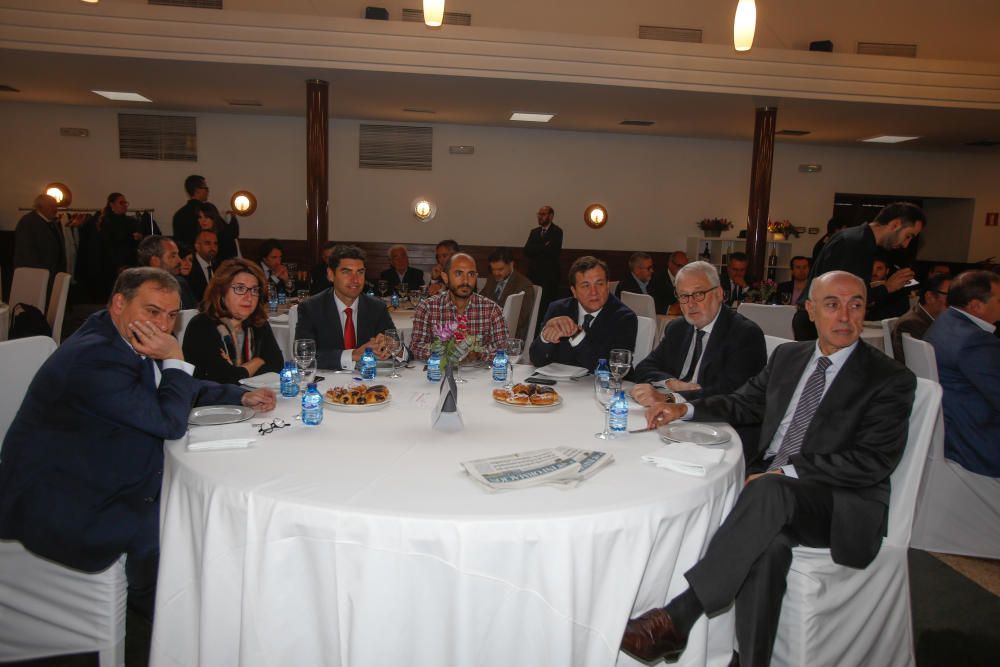 De izquierda a derecha, Juan R. Gil, director general de Contenidos de INFORMACIÓN; Amparo Navarro, vicerrectora de Investigación de la UA; José Manuel Bonilla, director general de Suma; Andrés Torrubia, cofundador de FIXR.com; Antonio Arias, consejero delegado de Vectalia; Luis Boyer, presidente de la Fundación CAM, y Juan Antonio López Ruiz de Zuazo, director general de Gestión de INFORMACIÓN