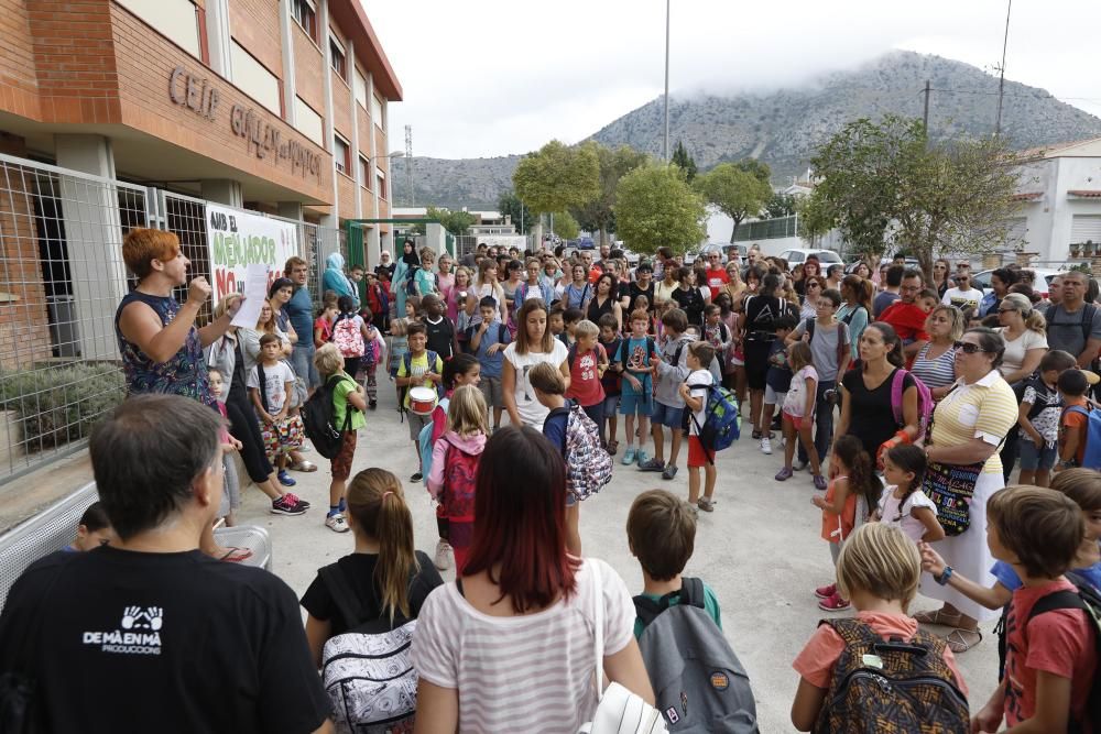 Protesta per reclamar la gestió del menjador escolar a Torroella de Montgrí