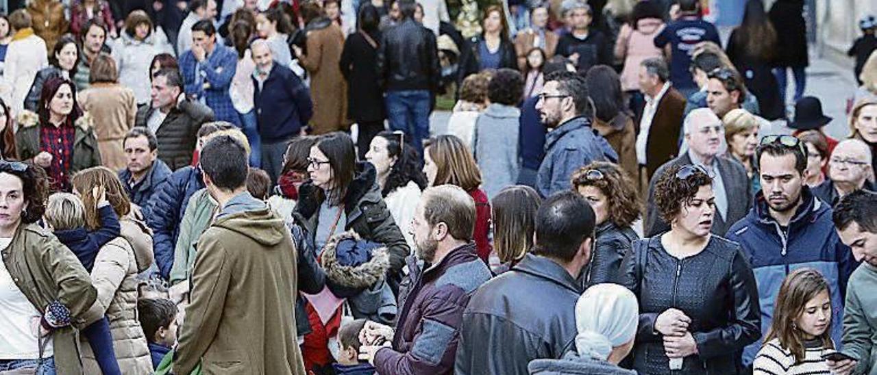 Peatones en la calle Príncipe. // Marta G. Brea