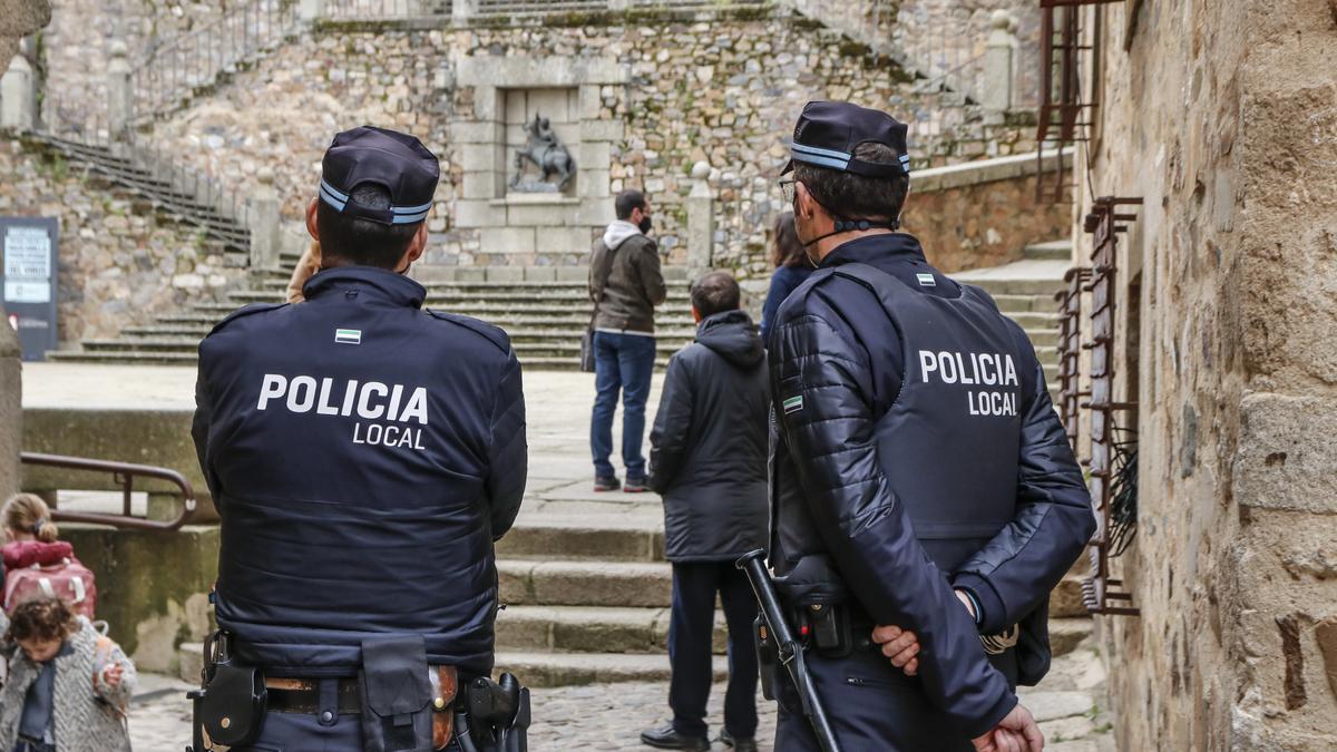 Bases para cubrir 17 plazas en la Policía Local - El Periódico Extremadura