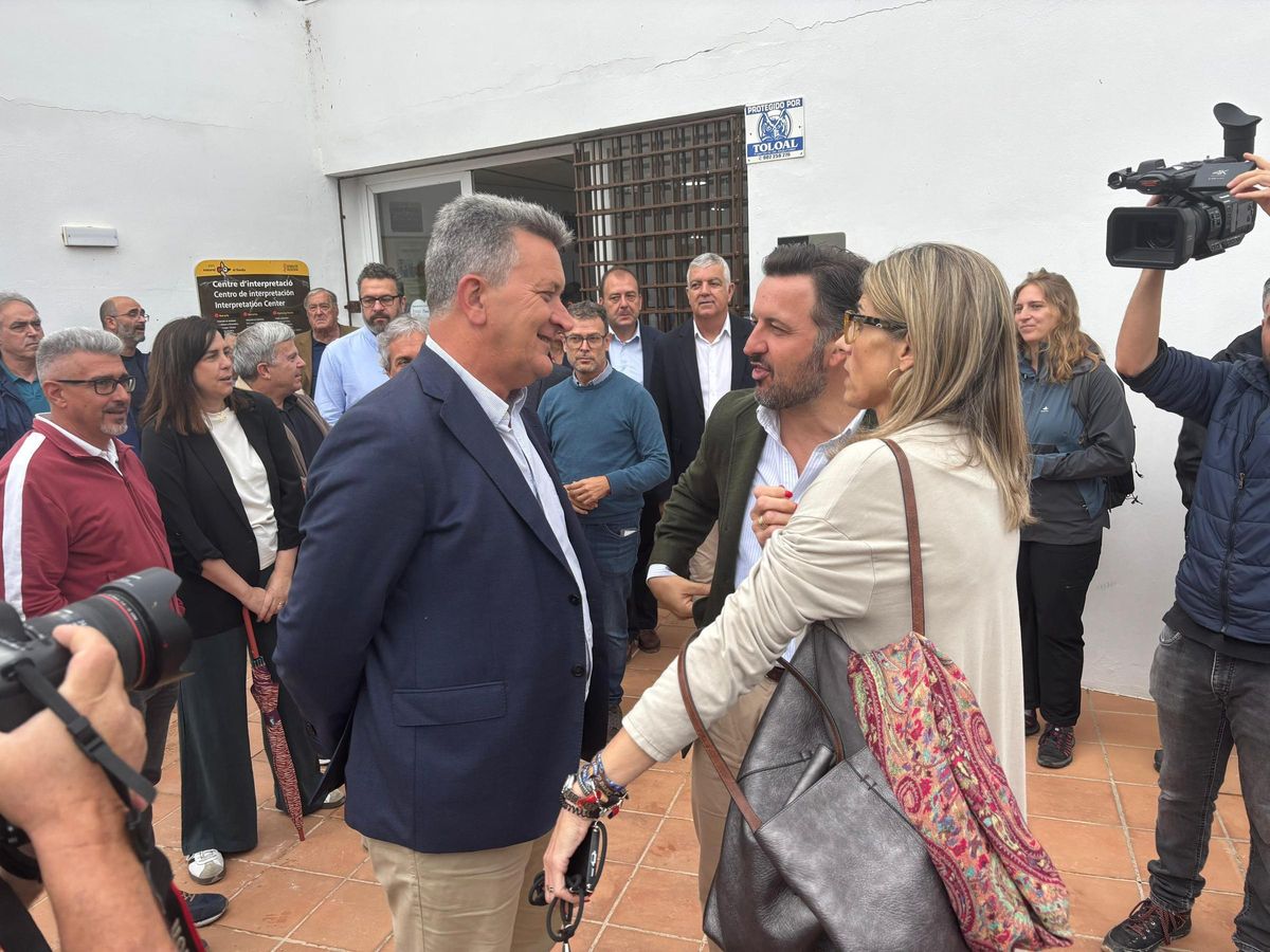 El conseller destacó la importancia del centro de recepción de El Hondo para conocer el parque natural