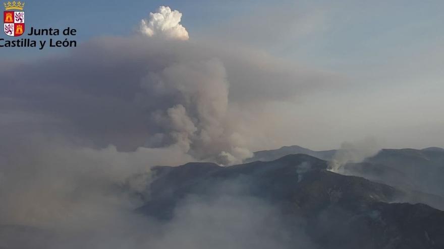 El incendio originado en Las Hurdes desde Monsagro, en Salamanca.