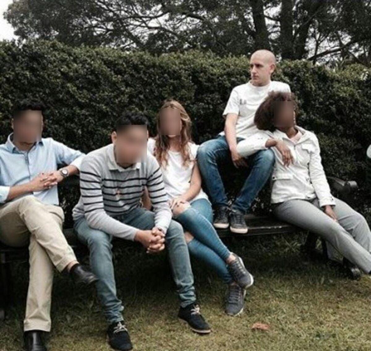 Xavi, con el pelo rapado en el convento junto con otros jóvenes víctimas de las terapias de conversión sexual.