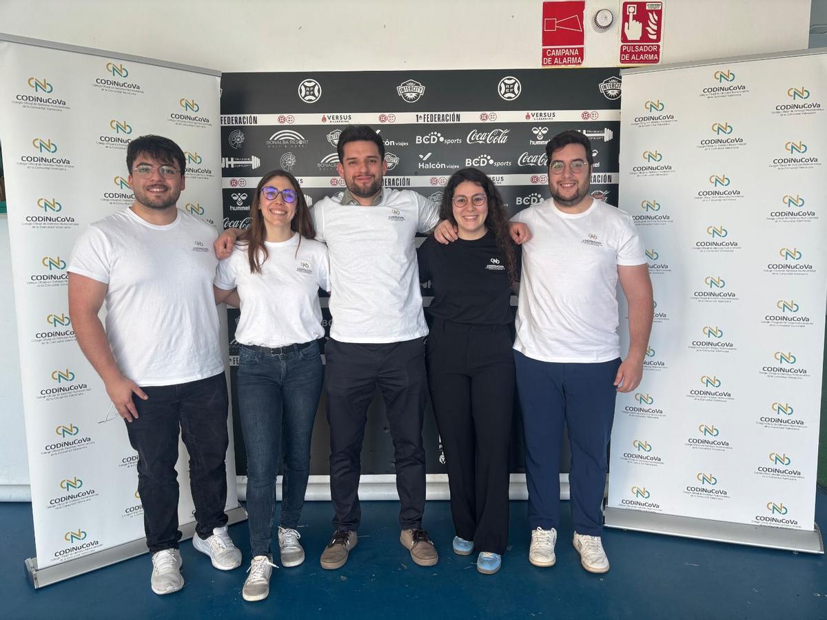 Otra imagen de los participantes en la actividad