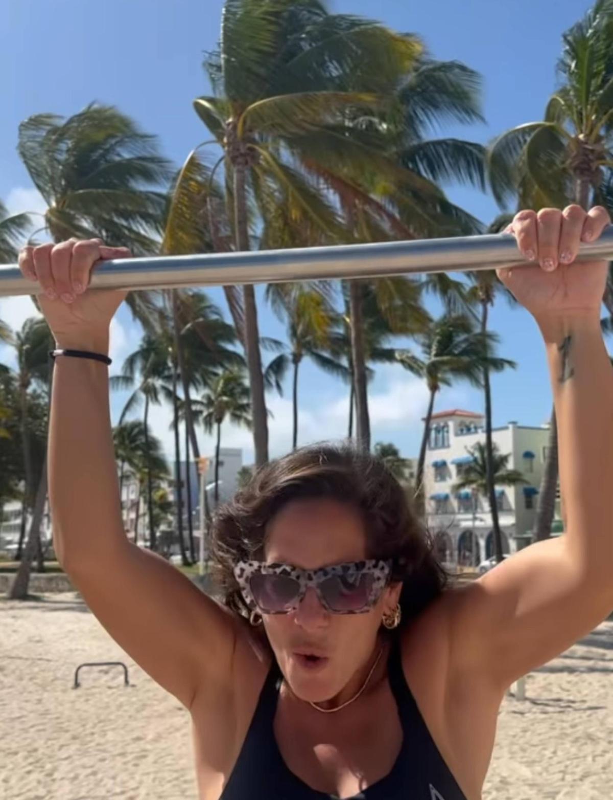 Anabel Pantoja en la playa