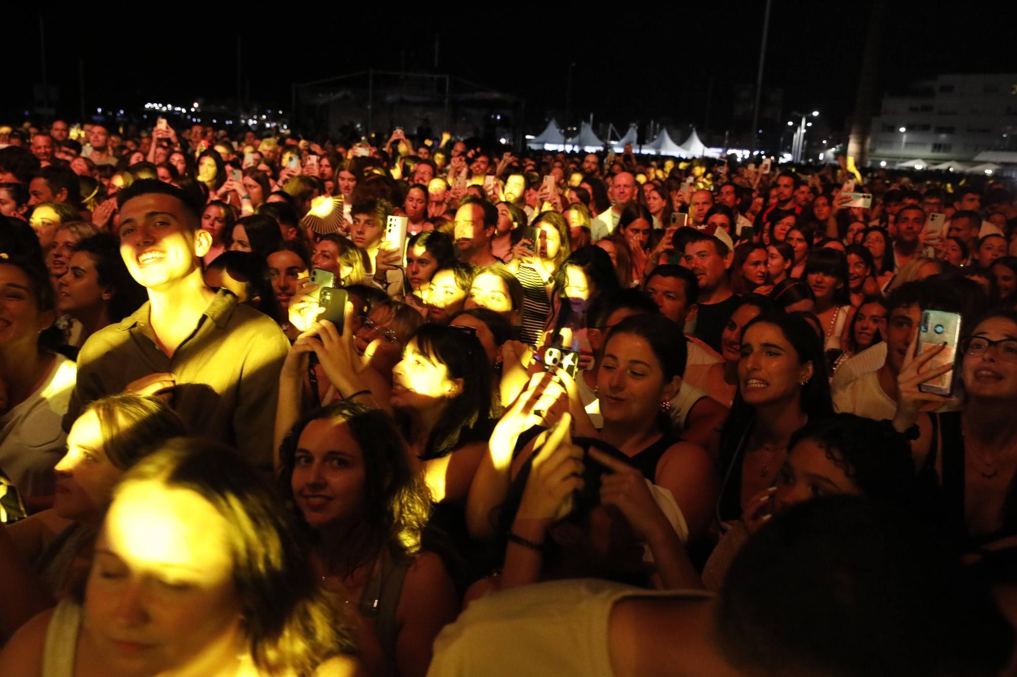 El concierto de Dani Fernández en la playa de Poniente de Gijón, en imágenes