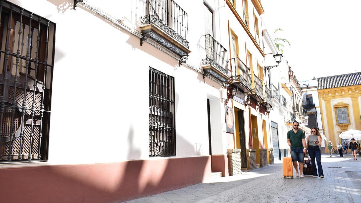 El Ayuntamiento de Sevilla y la patronal de viviendas turísticas acuerdan crear un registro para Sevilla con las legales