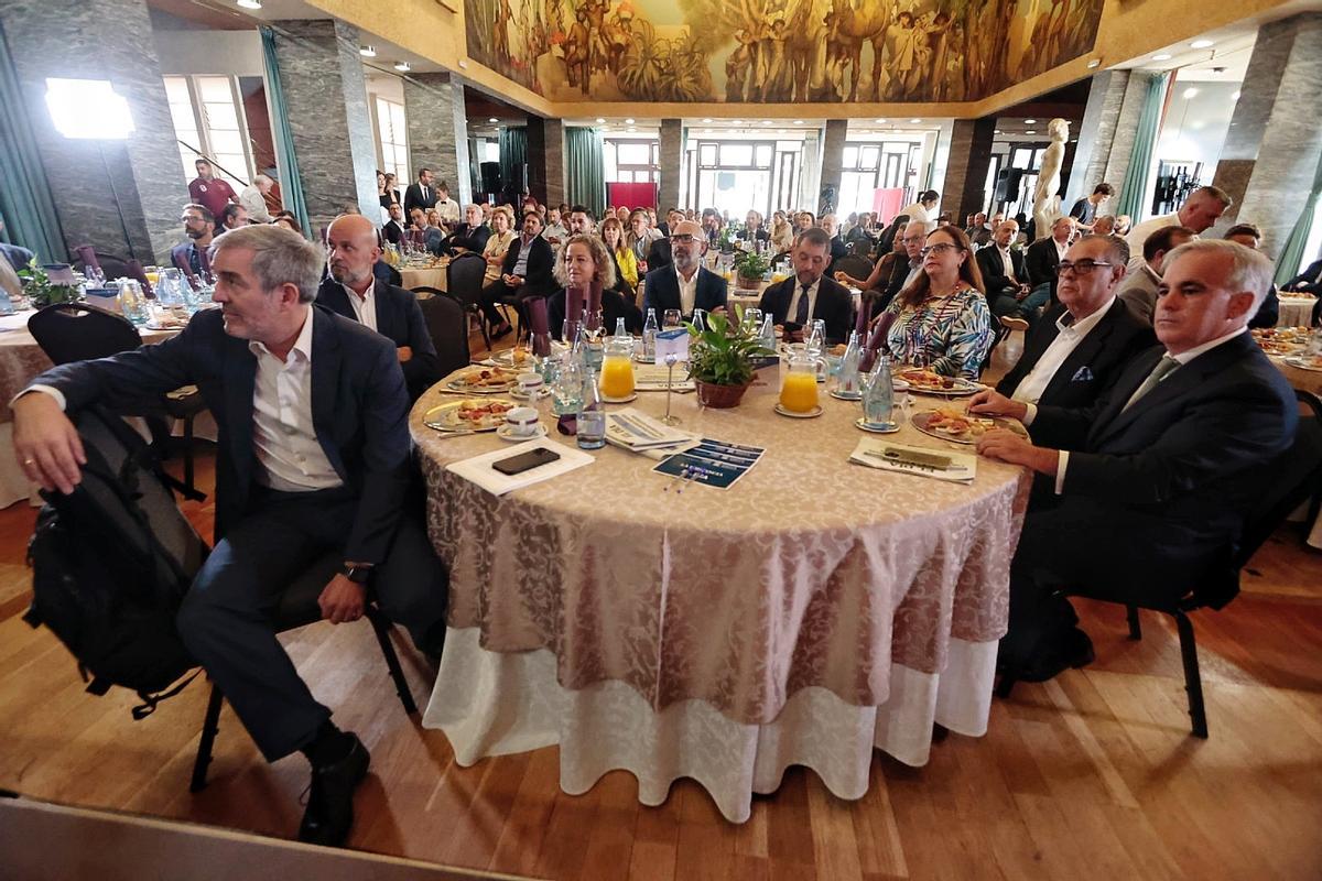 Fernando Clavijo en el Foro de El Día 'Canarias; más lejos de España y Europa' Fernando Clavijo en el Foro de El Día 'Canarias; más lejos de España y Europa'