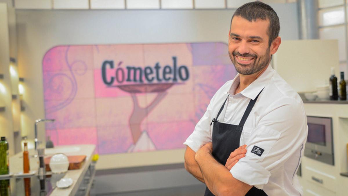 El cocinero Enrique Sánchez cocinará en directo una caldereta de cerdo con patatas y castañas para el público.