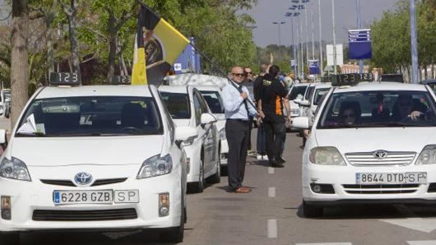 Manifestación de taxistas en Castelló.