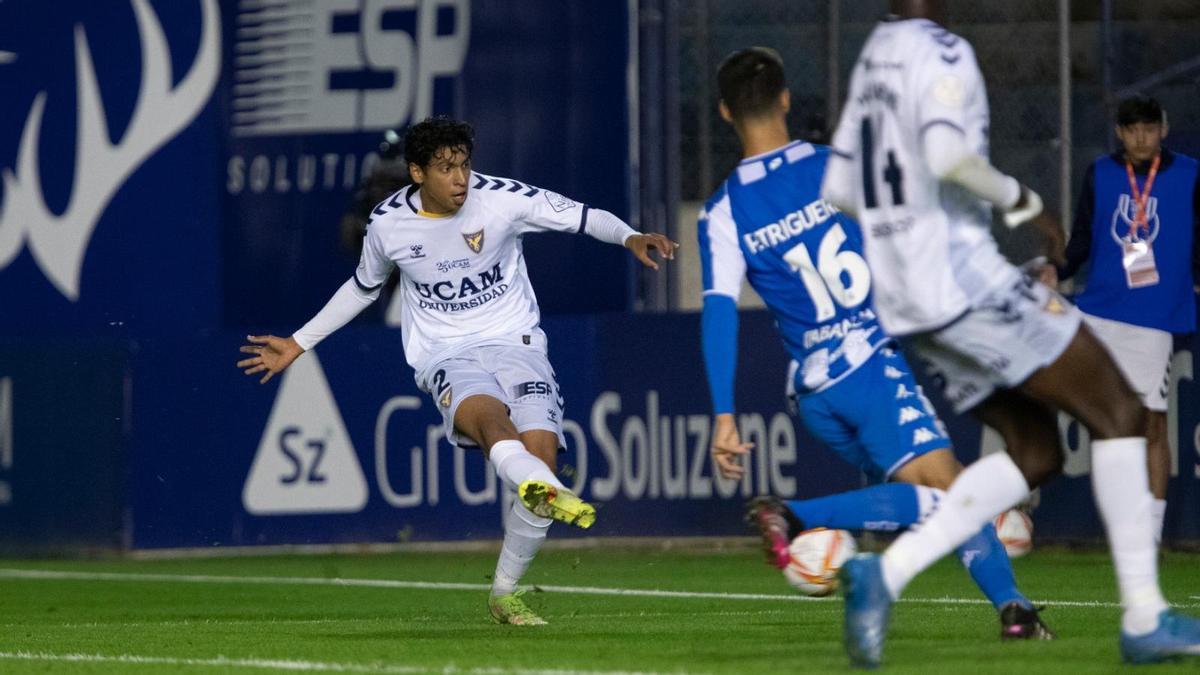 Johan, en el momento en el que hace el 1-1 en el partido