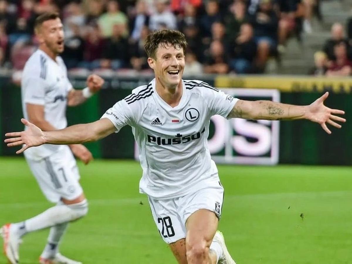 Marc Gual celebra un gol, con el Legia Varsovia.