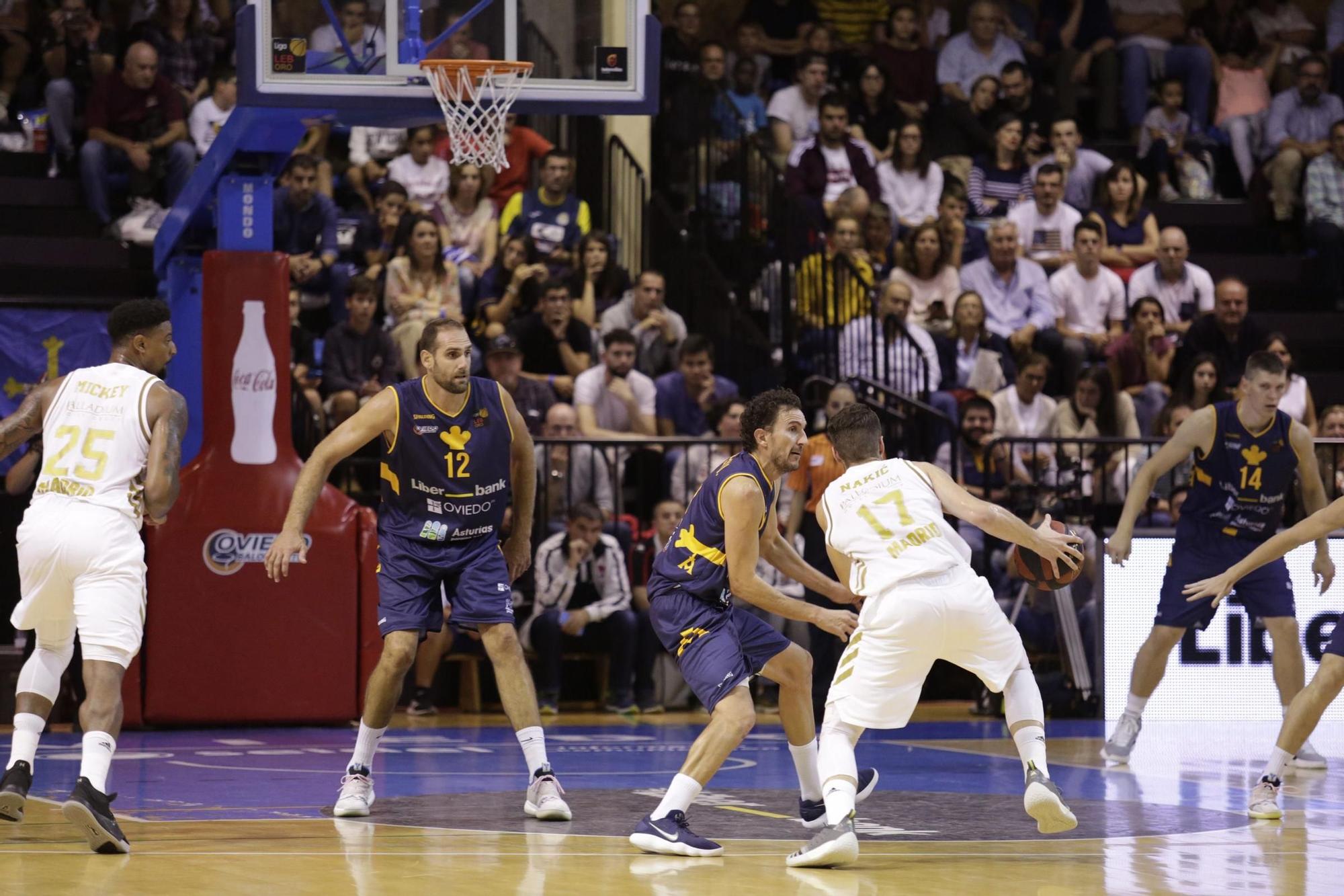 Oliver Arteaga con el Liberbank Oviedo Baloncesto