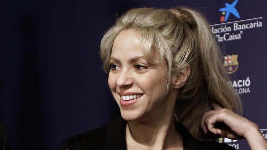 Shakira canta para sus fans