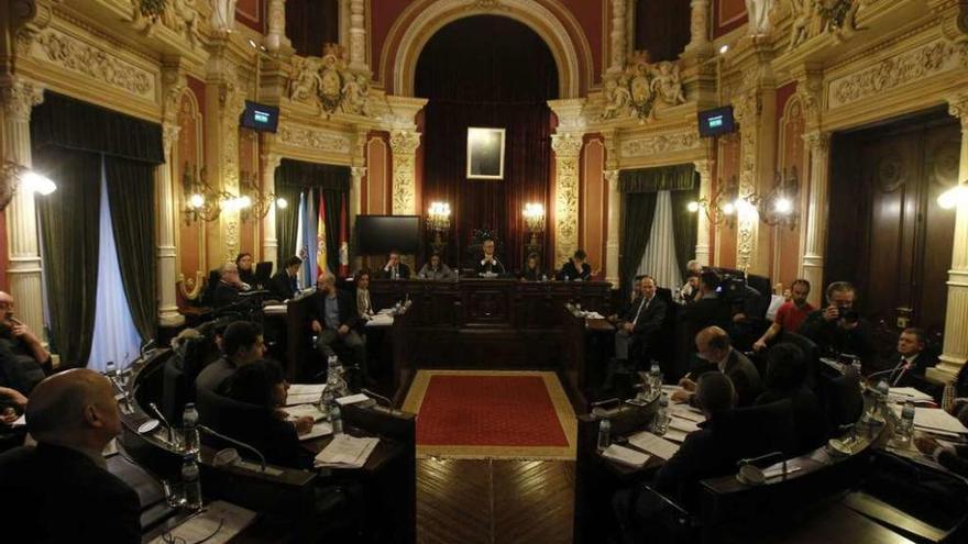 Un momento del pleno ordinario que celebró ayer la corporación municipal de Ourense. // Jesús Regal