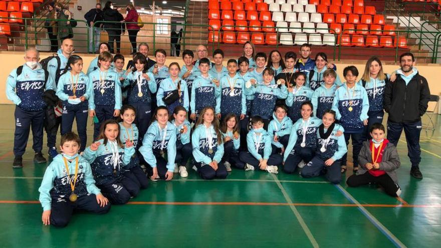 Los jóvenes karatecas de Ibiza se cuelgan 23 medallas en Calvià