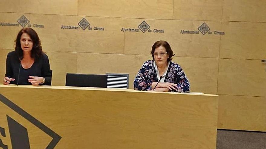 L&#039;alcaldessa de Girona, Marta Madrenas, i la regidora d&#039;Educació, durant la roda de premsa.