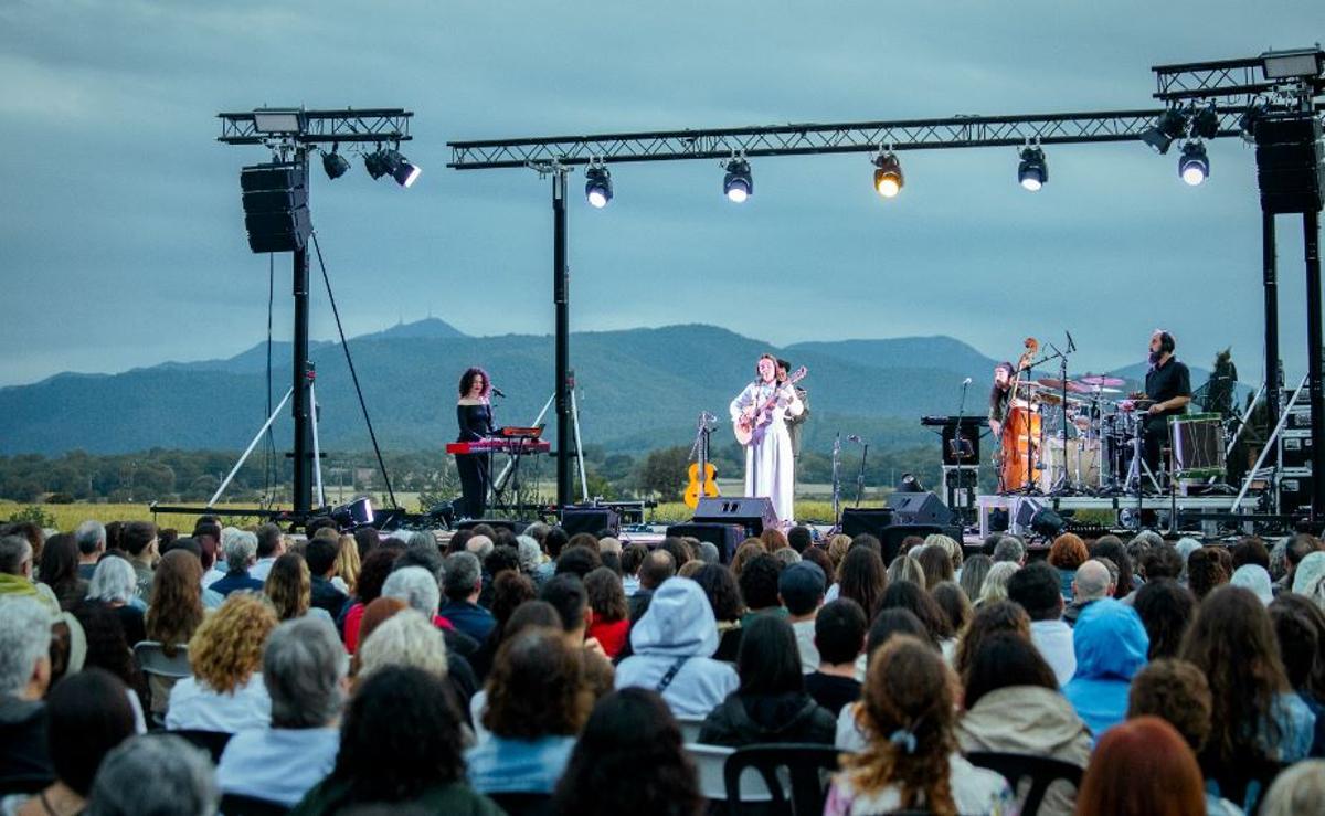 El concert de Valeria Castro al pla de Martís.