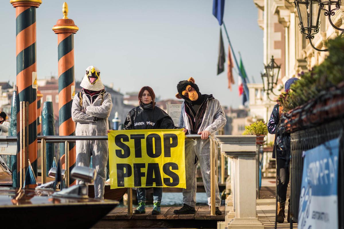 Protesta de Greenpeace contra los PFAS