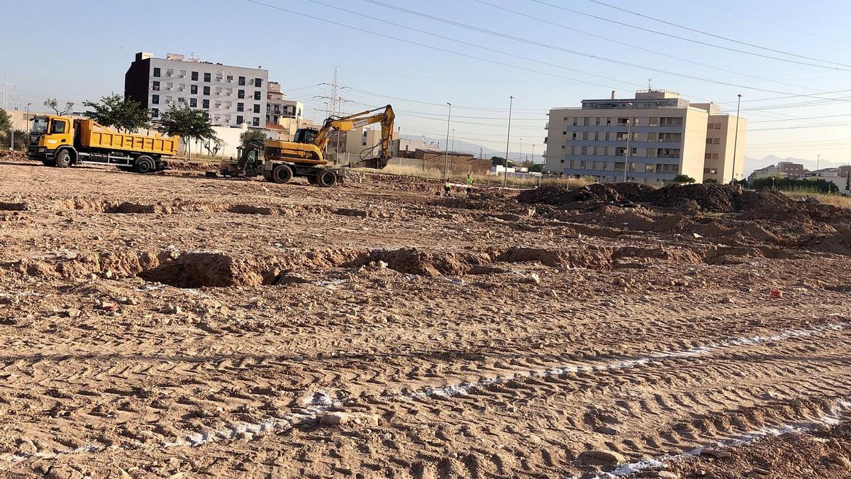 La constructora adjudicada comienza las primeras excavaciones del nuevo colegio Santa Quitèria de Almassora.