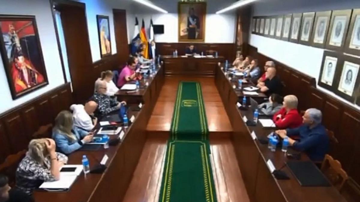 Momento de la intervención de José Miguel Hernández durante el último pleno. | E. D.