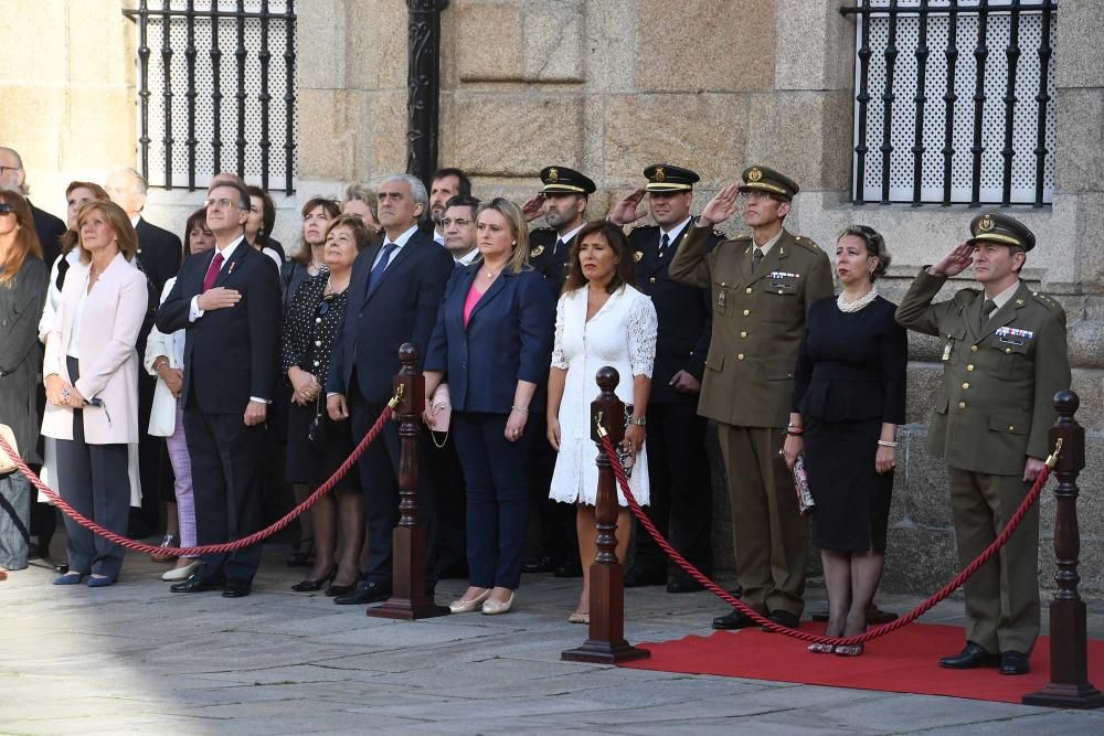 Homenaje a la bandera de la Asociación de Meigas de las Hogueras de San Juan