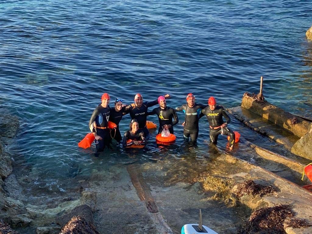 El paratriatleta Javier Vergara cumple con éxito su reto de 5km de natación por una causa benéfica