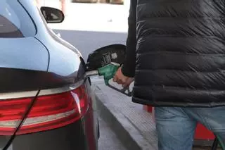Gasolineros denuncian estar "al borde del cierre" por no haber cobrado los adelantos por los 20 céntimos