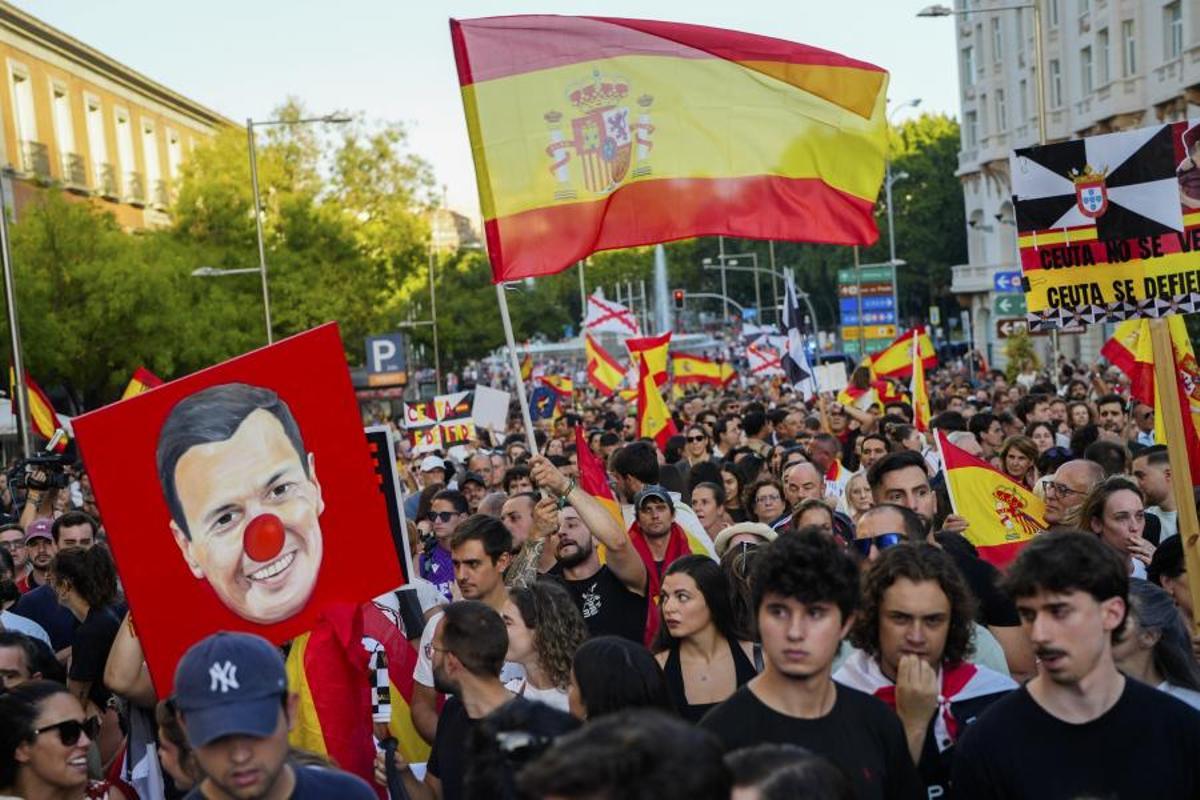 Asistentes a la manifestación con motivo del Día de Ceuta en Madrid
