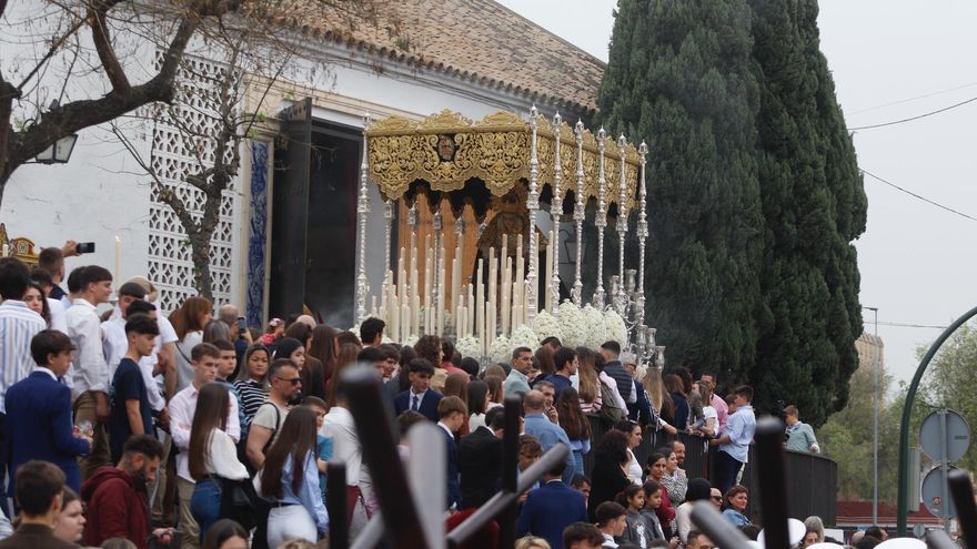 La Virgen del Dulce Nombre ya está entronizada en su paso de palio para su traslado a la Catedral
