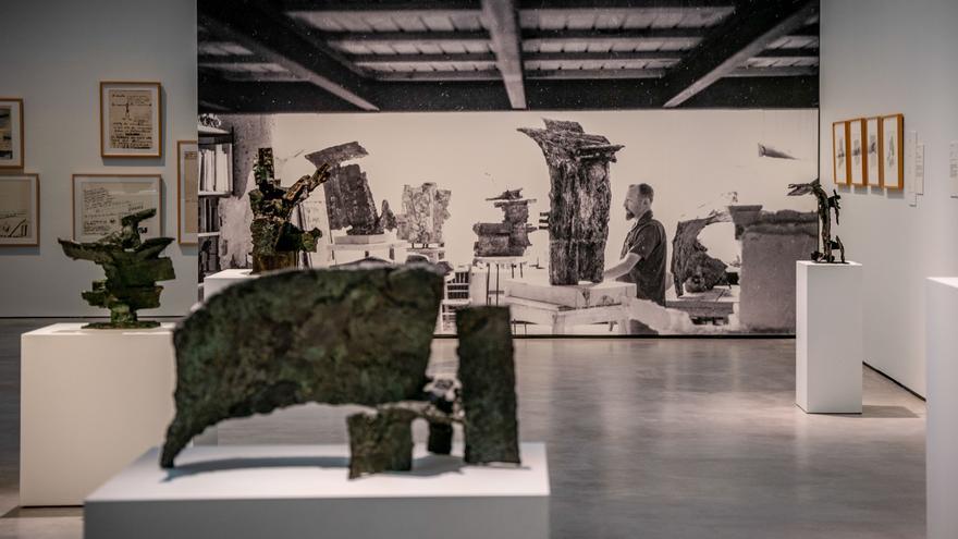 Santander inaugura una exposición de Pablo Serrano con 44 obras del museo aragonés del escultor