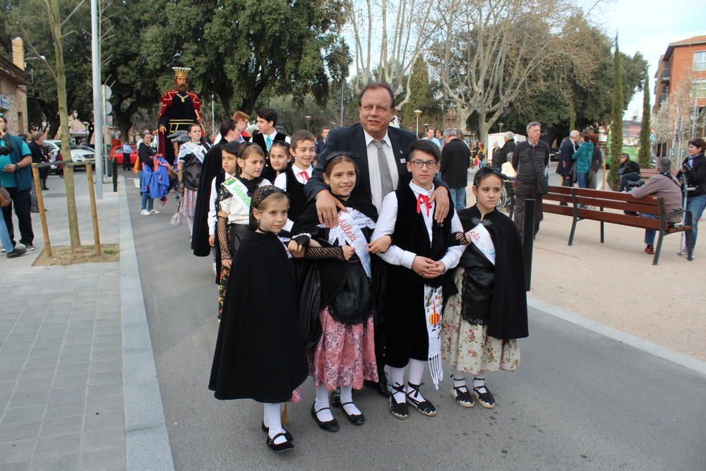 Figueres vibra amb les danses de Populària