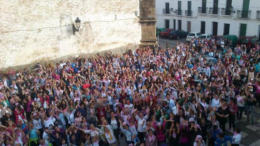 Más de un millar de participantes en la marcha solidaria contra el cáncer de mama