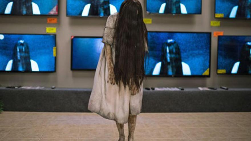 La actriz caracterizada como la niña de &#039;The Ring&#039;.