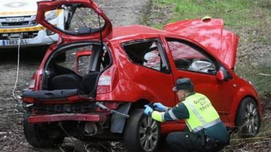 Fallece un joven tras salirse de la vía el coche en el que viajaba en Pontevedra