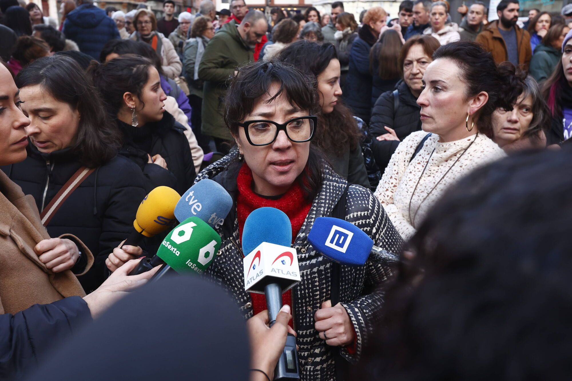 Multitudinaria manifestación en Langreo de repulsa por la muerte de Karilenia