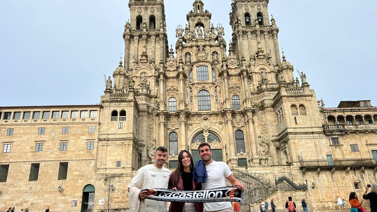 Jose Barreda, Uxue Caneiro y Pepe Bausá, tres valientes ‘orelluts’ que llegaron ayer a tierras gallegas.