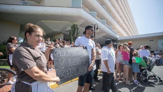 Concentración de apoyo a los trabajadores del hotel Oliva Beach, en Fuerteventura.