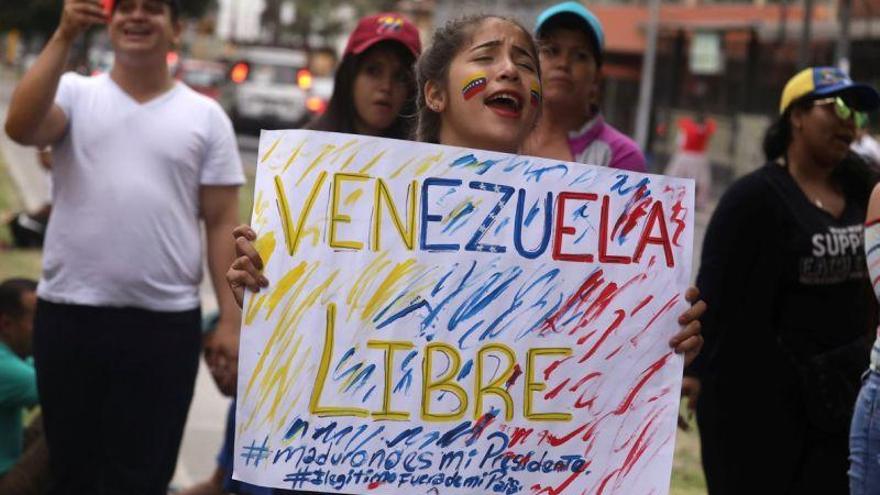 La oposición aplica la carta para despojar a Maduro de la presidencia