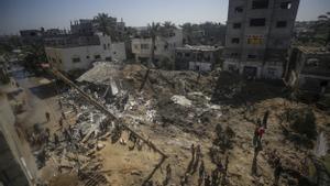 Israeli air strikes hit Deir Al Balah in Gaza