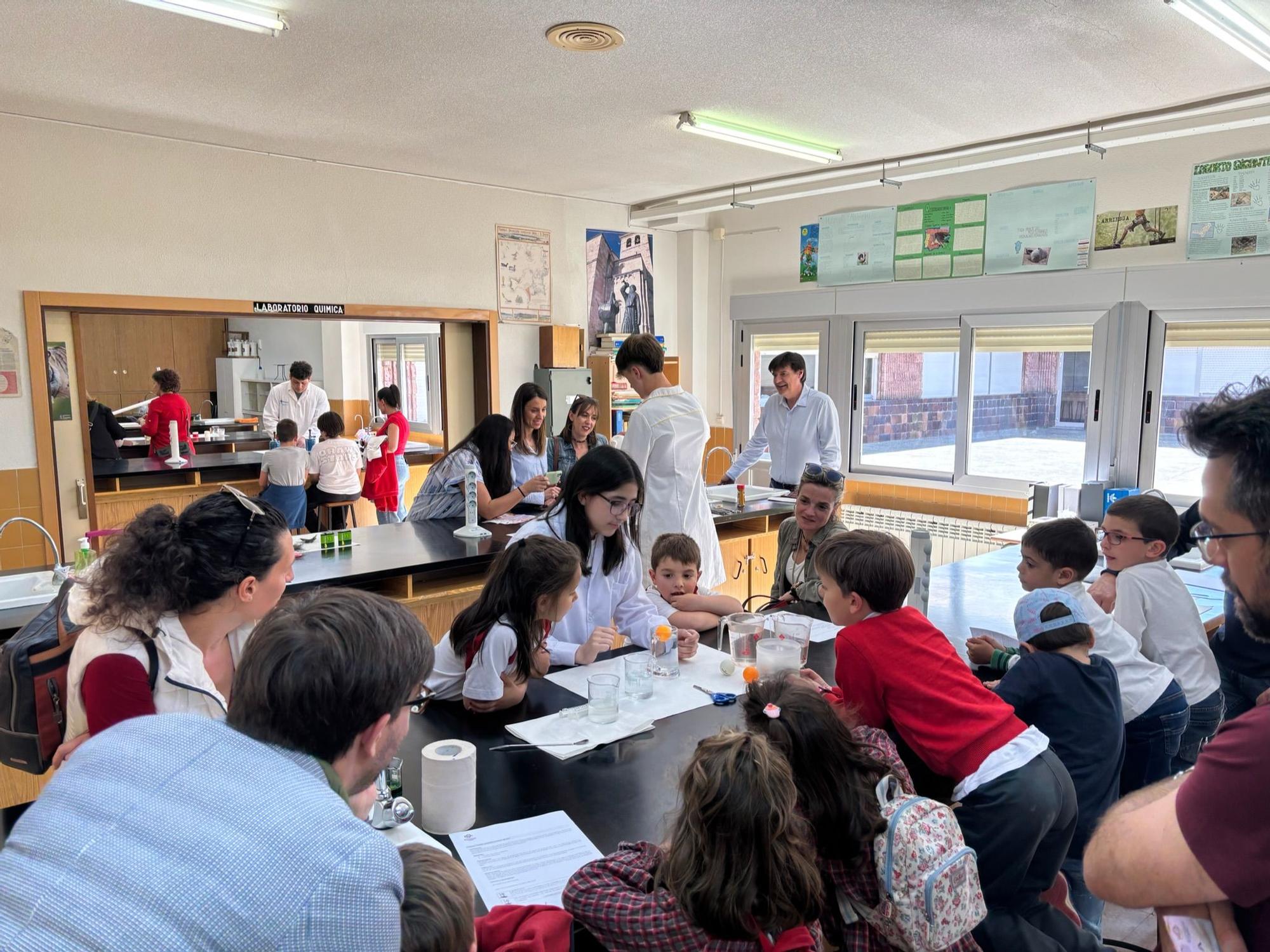 Feria de la Ciencia en el colegio Corazón de María