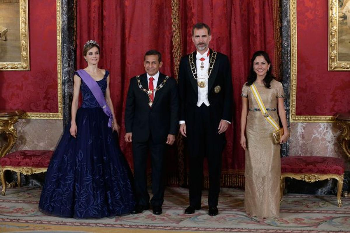 Letizia Ortiz y Felipe VI junto al presidente de Perú y su mujer